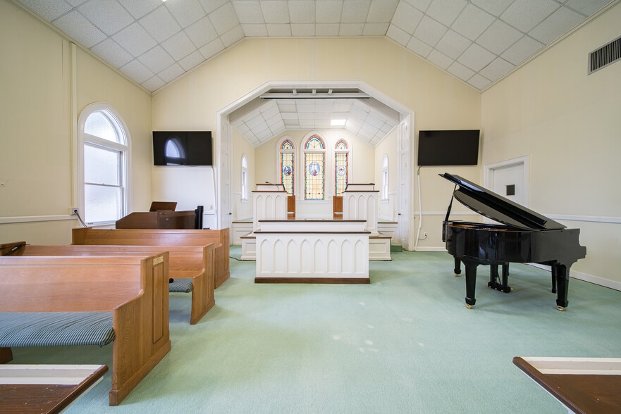 More Photos Of 4323 Primrose Rd, Columbus Religious Facility For Sale