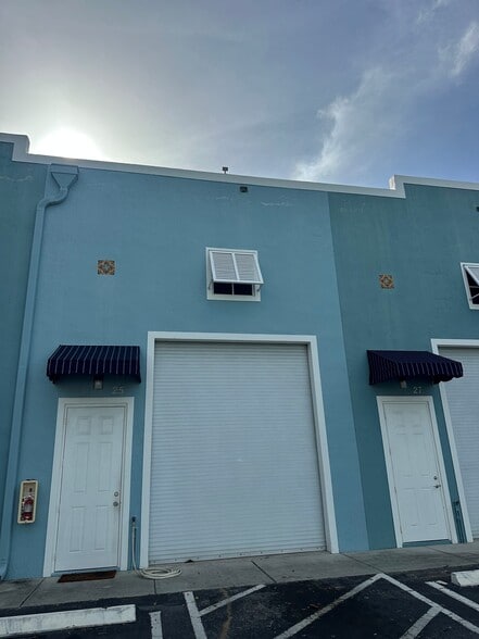 Primary Photo Of 964 Service St, West Palm Beach Warehouse For Lease