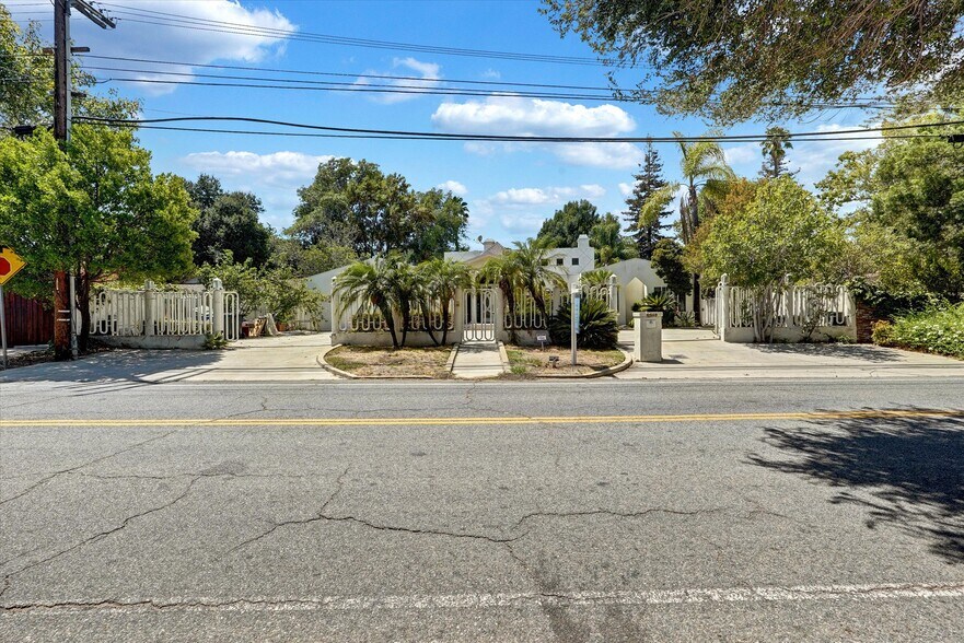 More Photos Of 4623 Hayvenhurst Ave, Encino Apartments For Sale
