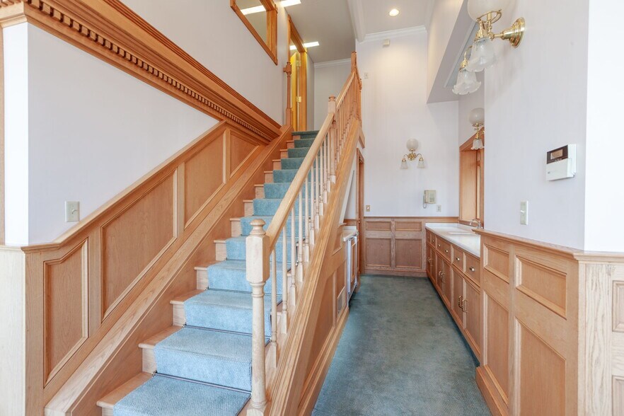More Photos Of 772 W Main St, Lake Geneva Loft Creative Space For Lease
