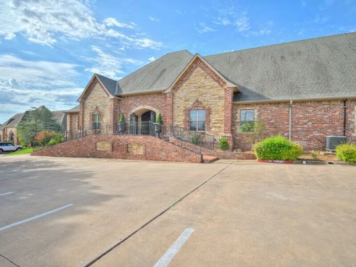 More Photos Of 1218 E 9th St, Edmond Medical For Lease