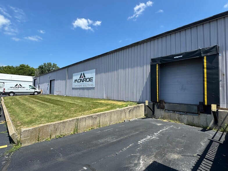 More Photos Of 205 E Collins Rd, Fort Wayne Warehouse For Lease
