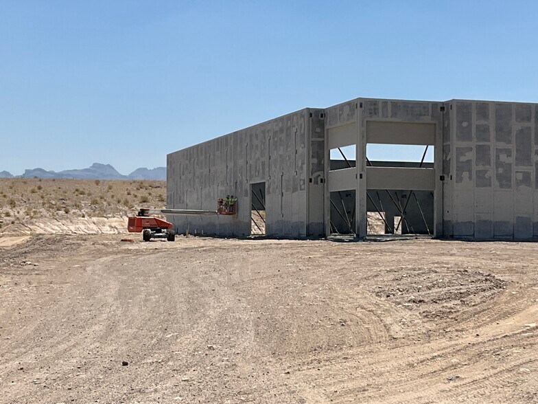 More Photos Of Laughlin Ranch Blvd, Bullhead City Warehouse For Lease