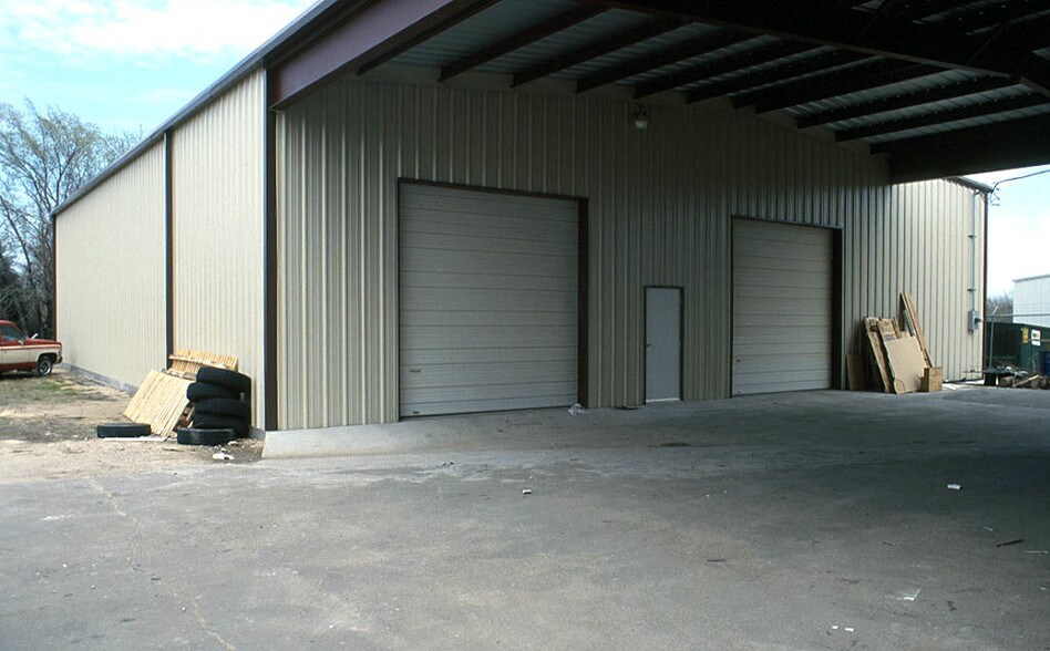 More Photos Of 2805 Singleton St, Rowlett Distribution For Lease