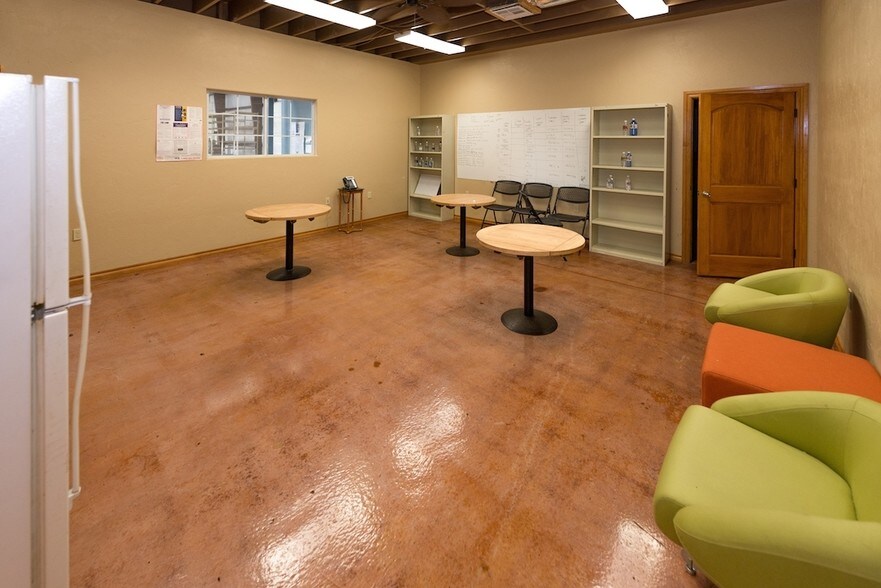 More Photos Of 1448 Darlington Rd NW, El Reno Warehouse For Lease