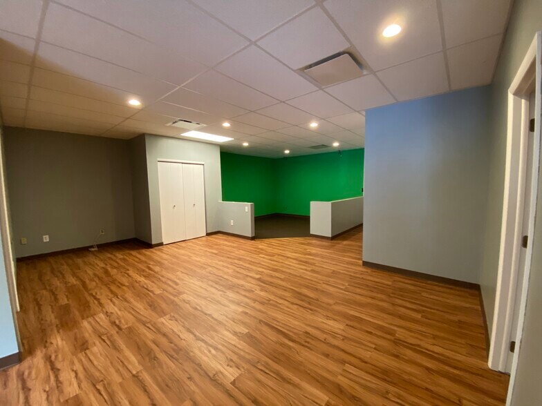 More Photos Of 300 Industrial Pky, Chagrin Falls Light Manufacturing For Lease