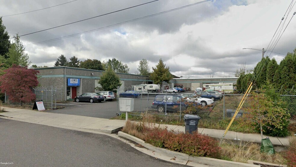 More Photos Of 2303 NW Eleven Mile Ave, Gresham Warehouse For Lease