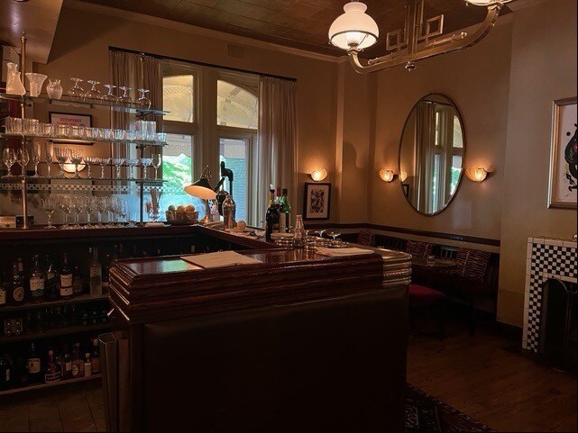 More Photos Of 222 E Ontario St, Chicago Restaurant For Sale