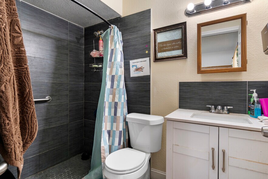 More Photos Of 613 Forest Hills Dr, Brandon Assisted Living For Lease