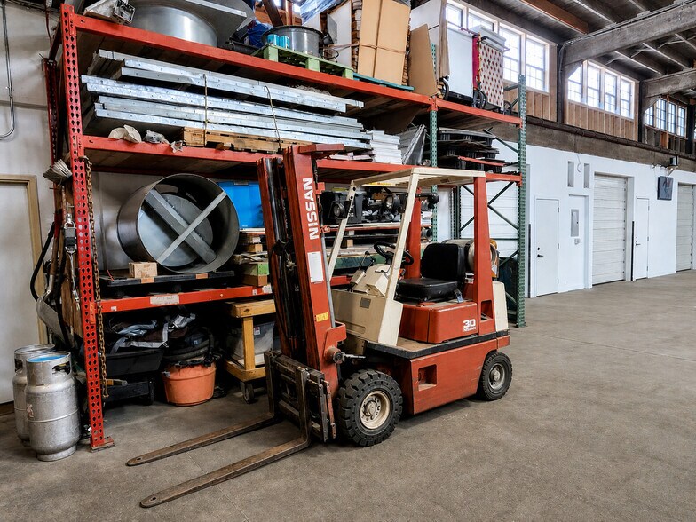 More Photos Of 4519-4529 W Haddon Ave, Chicago Warehouse For Lease