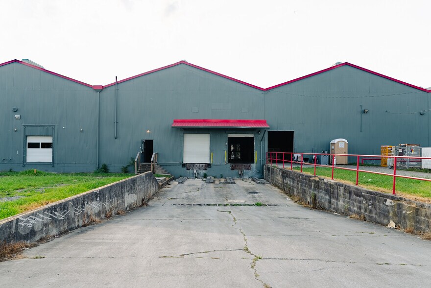 More Photos Of 4999 Enka Hwy, Morristown Warehouse For Lease