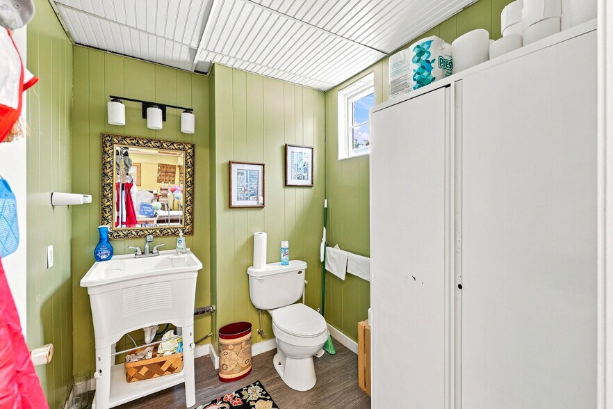 More Photos Of 1854 Thompson Bridge Rd, Gainesville Freestanding For Sale