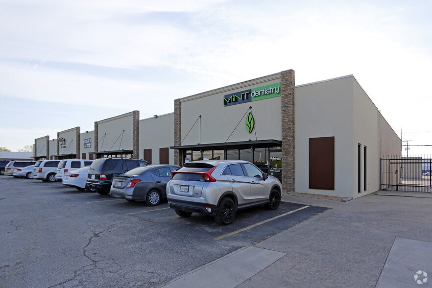 More Photos Of 5848-5884 E Berry St, Fort Worth Unknown For Lease