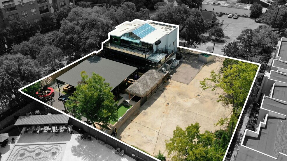 More Photos Of 1916 Baldwin St, Houston Bar For Lease