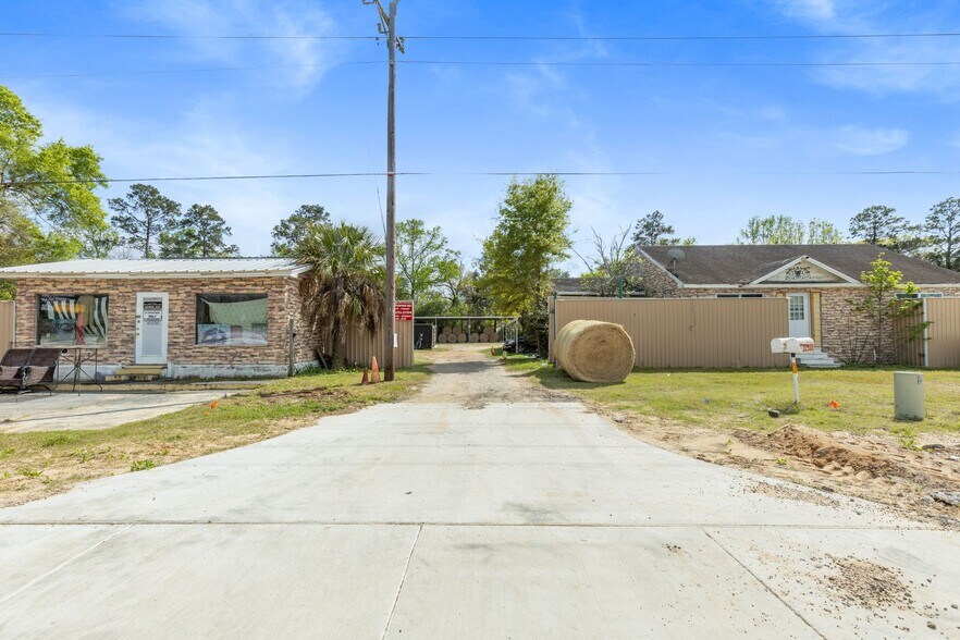 More Photos Of 22380 Highway 105, Cleveland Light Distribution For Sale