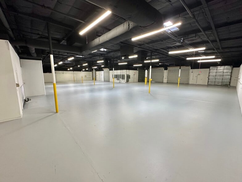 More Photos Of 21401 N 7th Ave, Phoenix Warehouse For Lease