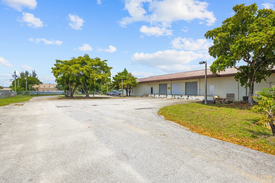 More Photos Of 12175 NW 98th Ave, Hialeah Warehouse For Sale