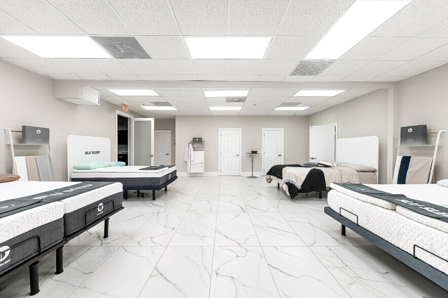 More Photos Of 1200 S Rogers Cir, Boca Raton Warehouse For Lease