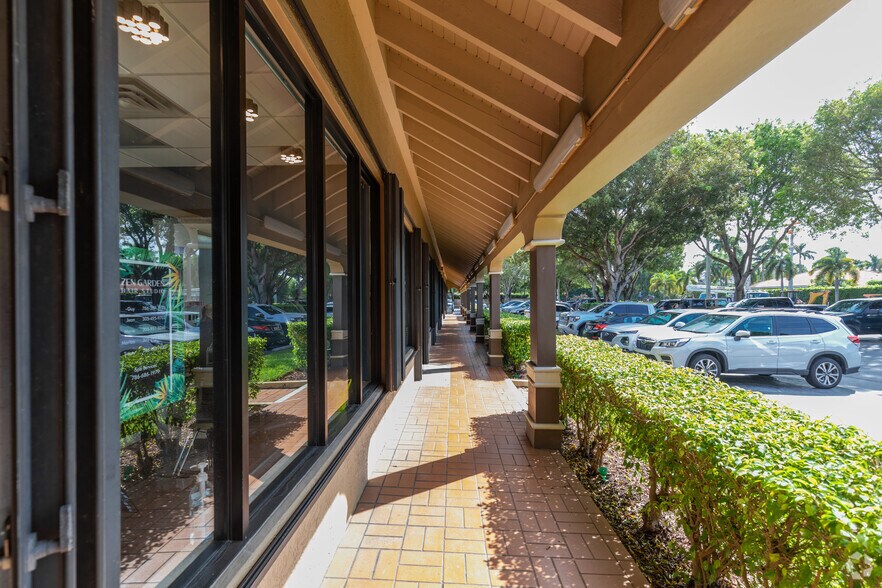 More Photos Of 8505-8521 SW 136th St, Miami Freestanding For Lease