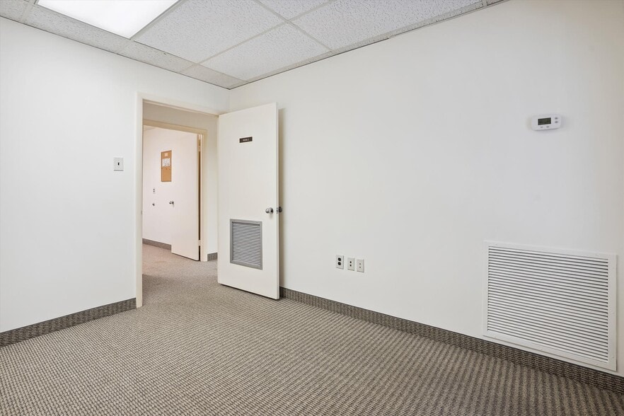 More Photos Of 9522 State Route 29, Fairfax Loft Creative Space For Sale