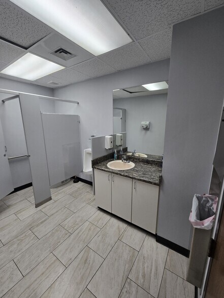 More Photos Of 4015 Belt Line Rd, Addison Office For Lease