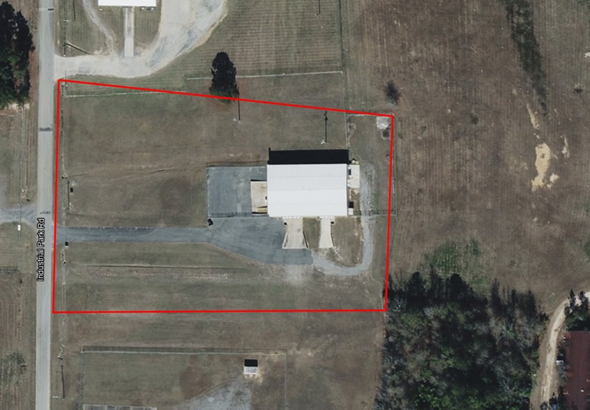 More Photos Of 628 Industrial Park Rd, Roberta Warehouse For Lease