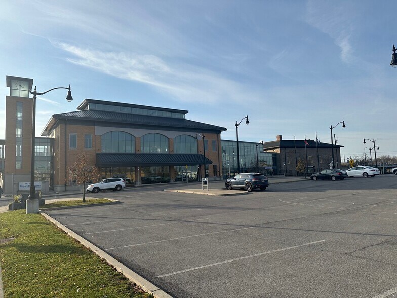More Photos Of 2351 Whirlpool St, Niagara Falls Office For Lease