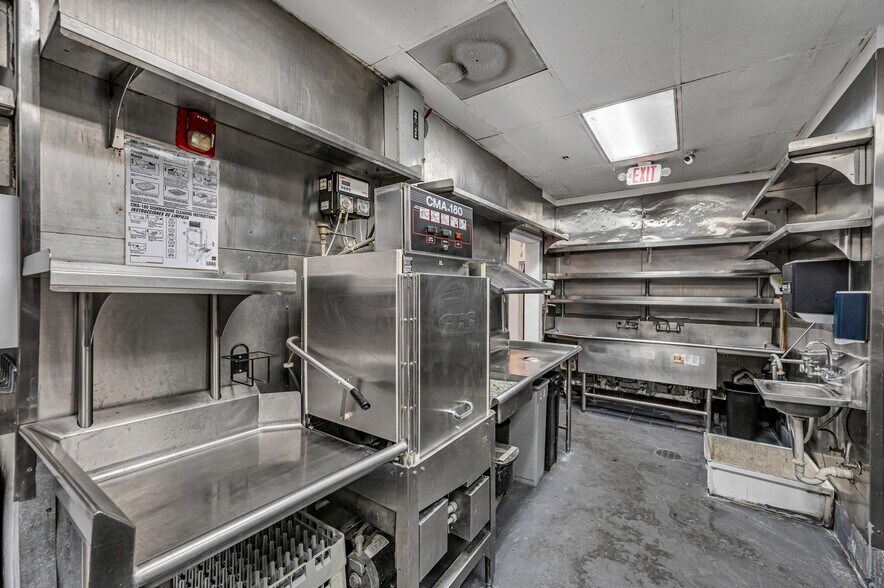 More Photos Of 223 Valencia Ave, Coral Gables Restaurant For Lease