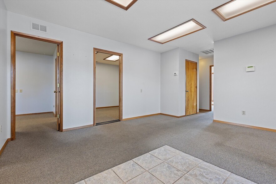 More Photos Of 1140 Ne Highway 101, Lincoln City Office For Sale