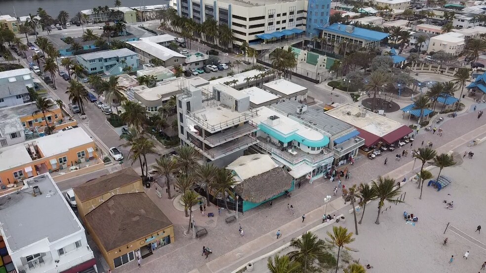 More Photos Of 1500 N Broadwalk, Hollywood Bar For Sale