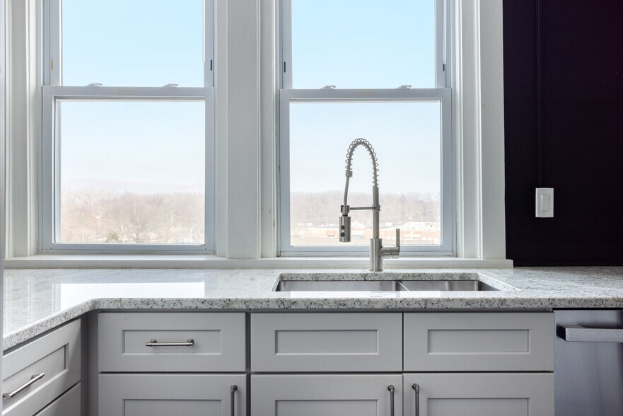 More Photos Of 43 N Front St, Kingston Restaurant For Sale