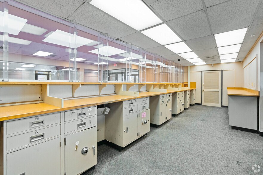 More Photos Of 9412 Livingston Rd, Fort Washington Bank For Lease