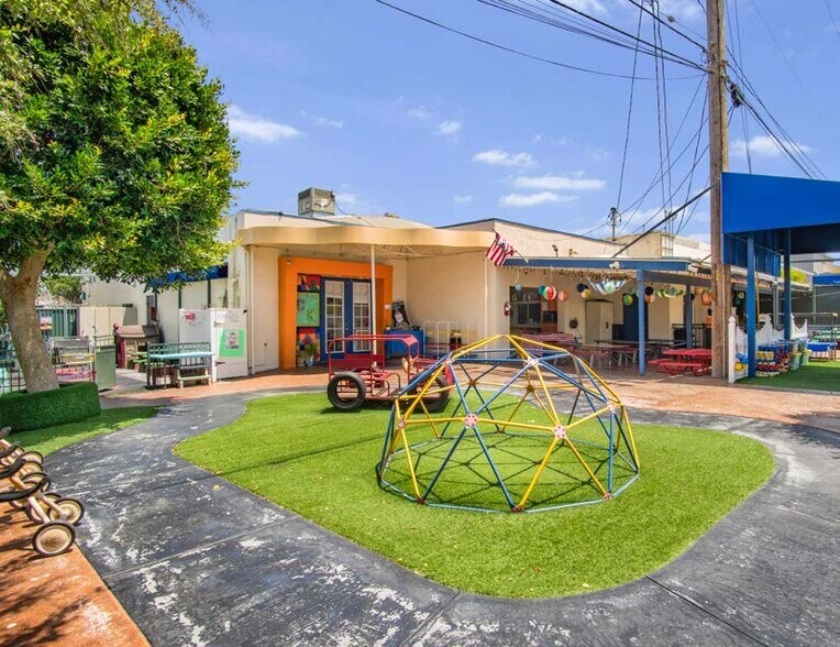 More Photos Of , Manhattan Beach General Retail For Sale