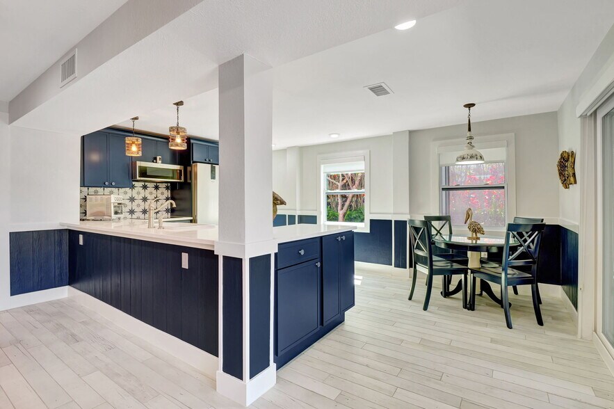 More Photos Of 193 Cocohatchee St, Naples Specialty For Sale