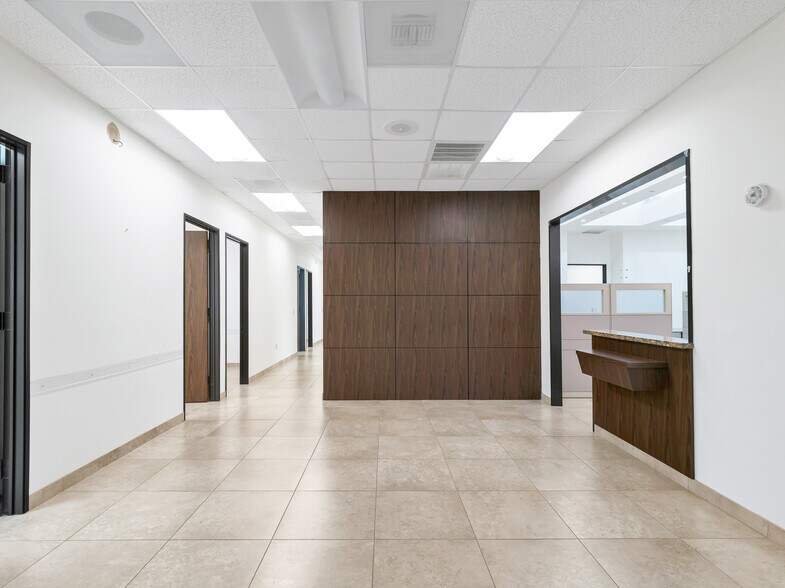 More Photos Of 714 S Peek Rd, Katy Medical For Lease