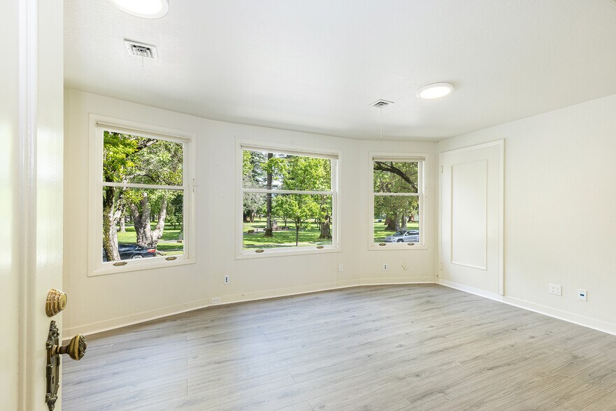 More Photos Of 1801 Oak St, Napa Office For Sale
