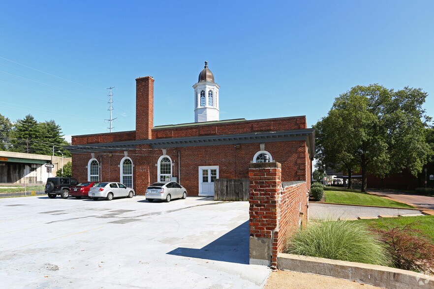 More Photos Of 889 S Brentwood Blvd, Clayton Medical For Lease