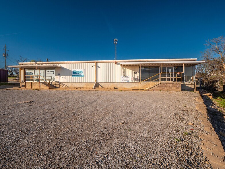 More Photos Of 1 W Choctaw Ave, Mcalester Flex For Sale