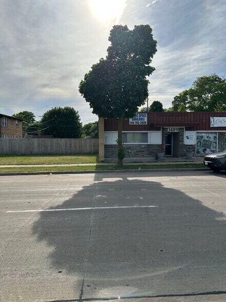 More Photos Of 3489 N 76th St, Milwaukee Office For Sale