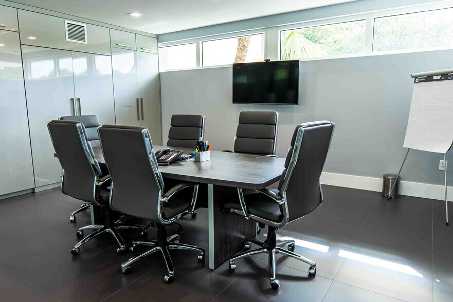 More Photos Of 500 W 84th St, Hialeah Warehouse For Sale