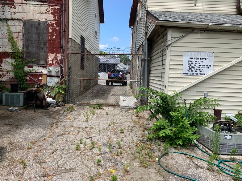 More Photos Of 4831 Belair Rd, Baltimore General Retail For Sale