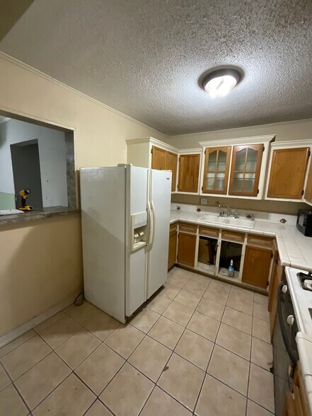 More Photos Of 609 Oak St, La Marque Warehouse For Sale