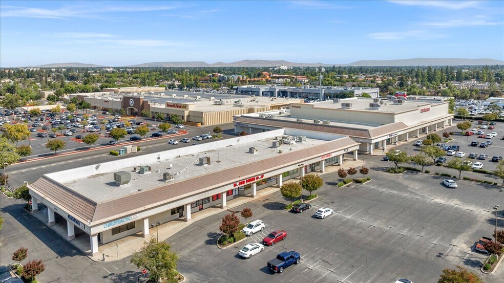 More Photos Of 5646 N Blackstone Ave, Fresno Unknown For Lease