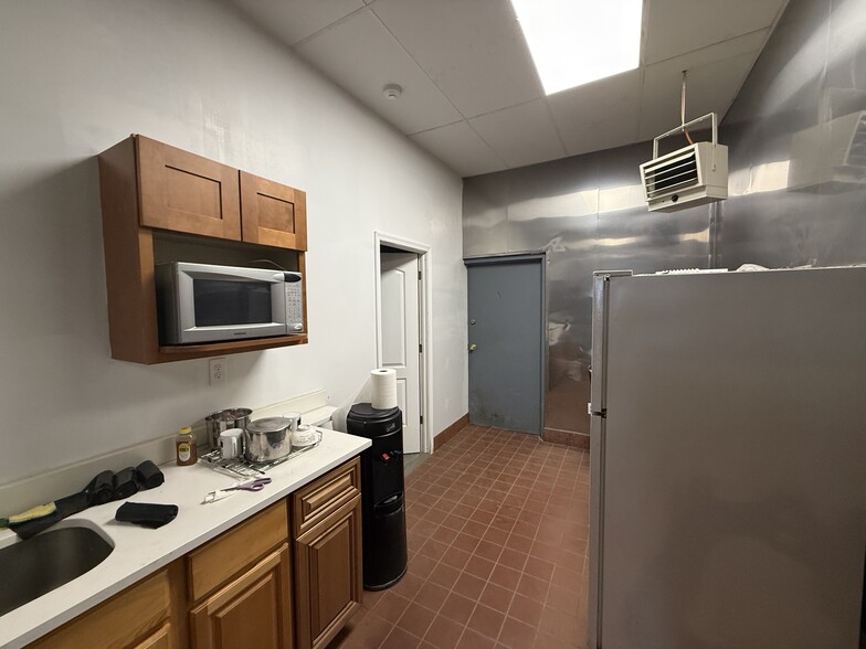 More Photos Of 2031-2035 Washington Ave, Philadelphia Freestanding For Lease