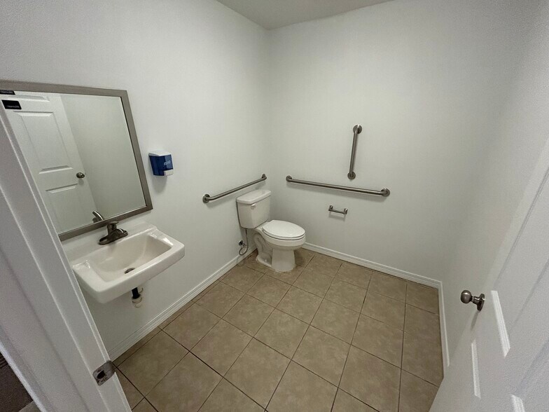 More Photos Of 5771 I 10 Industrial Pky N, Theodore Warehouse For Lease