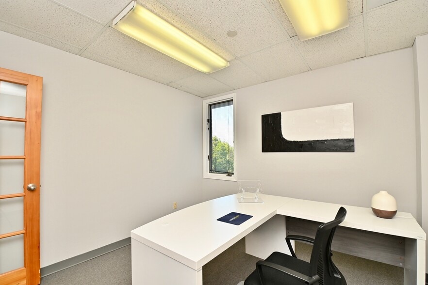 More Photos Of 10903 Indian Head Hwy, Fort Washington Office For Sale
