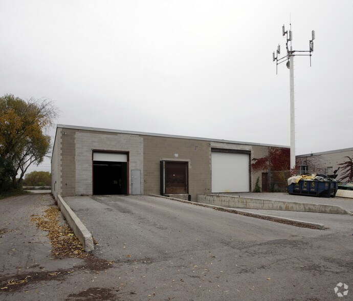 More Photos Of 450 S Service Rd W, Oakville Flex For Lease
