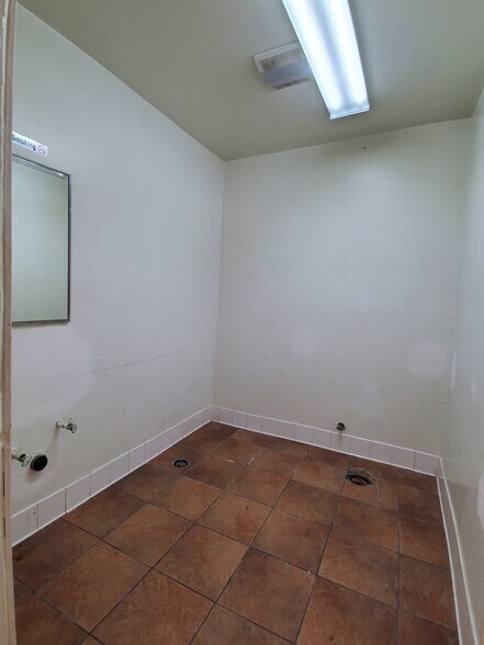More Photos Of 3414 W Washington Blvd, Los Angeles Storefront Retail Residential For Sale