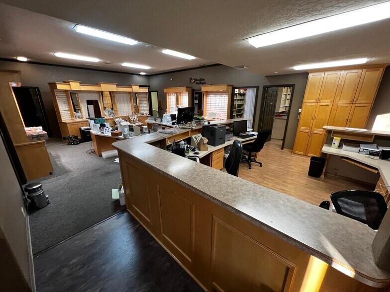 More Photos Of 3753 Churn Creek Rd, Redding Office For Sale