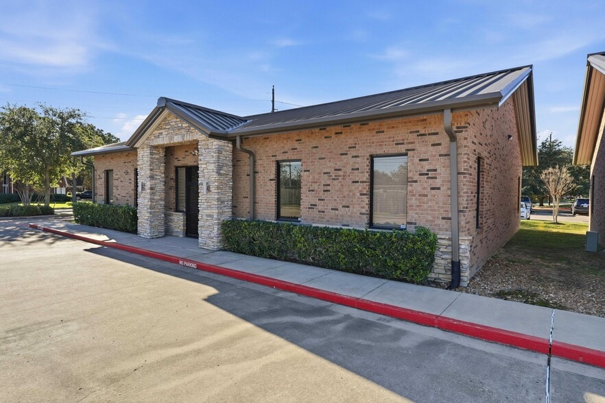More Photos Of 15440 Ridge Park Dr, Houston Office For Sale
